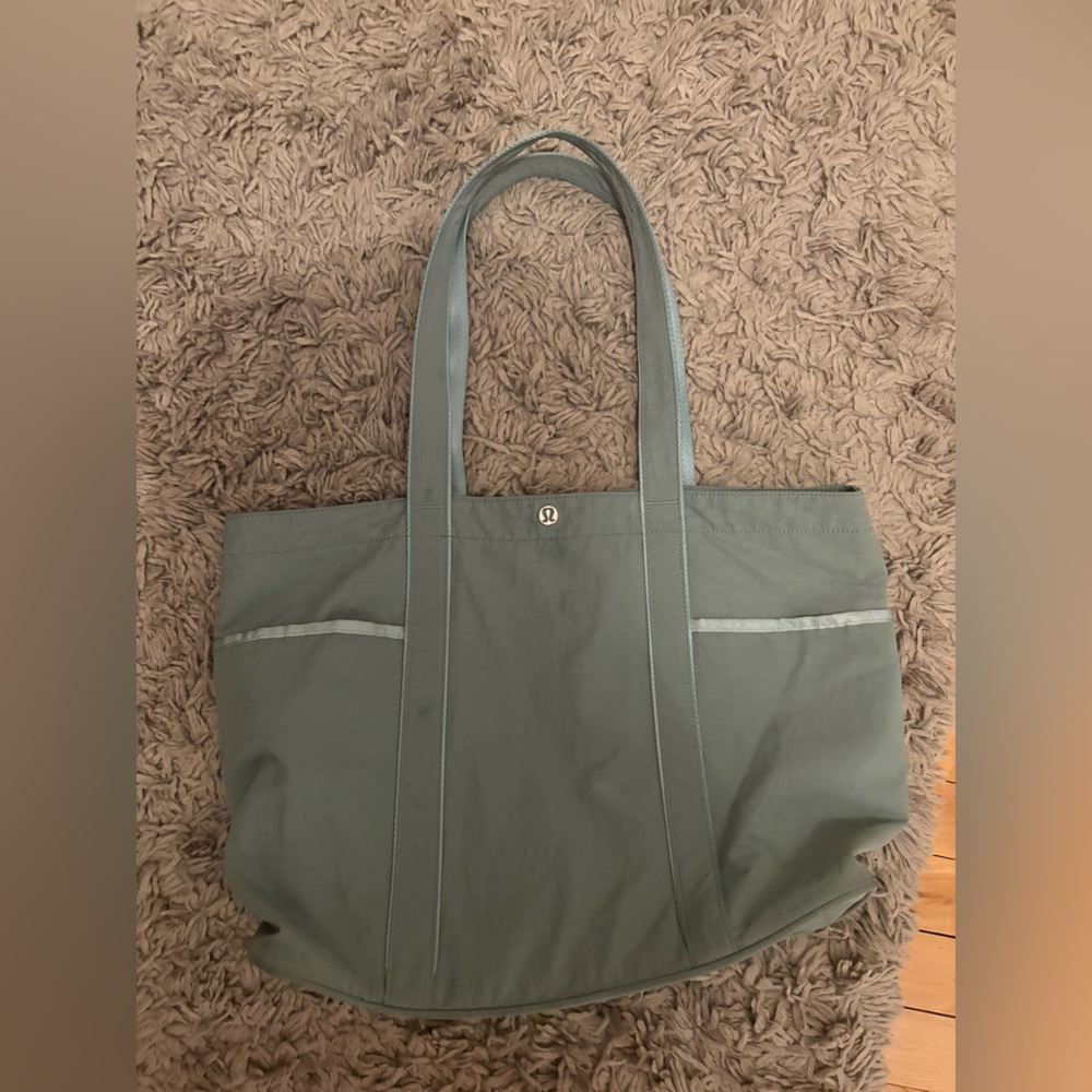 Lululemon Daily Multi-Pocket Tote Bag 20L Everyday Light Teal Tote Bag